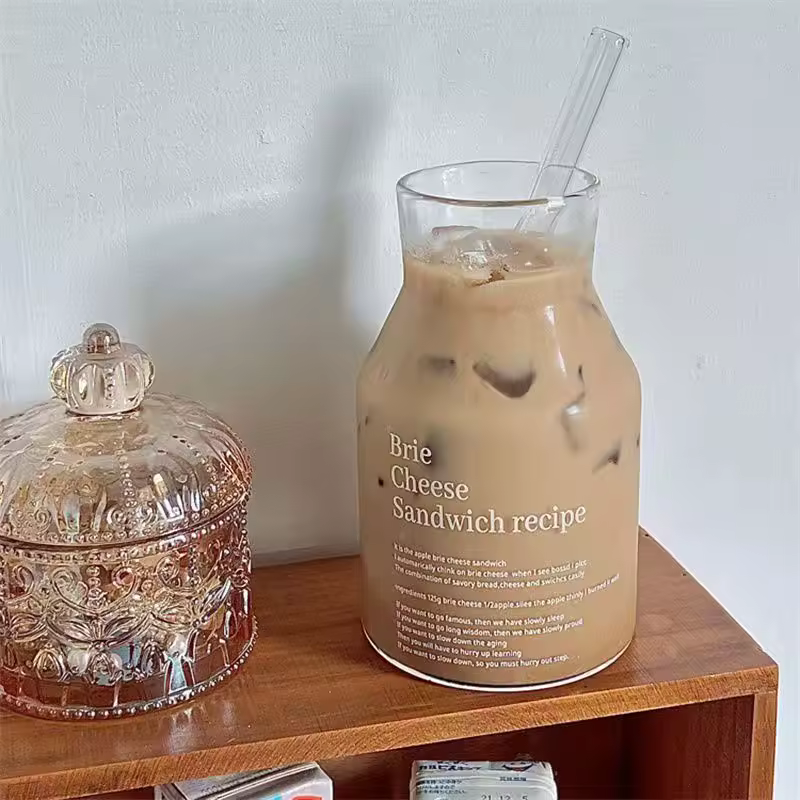 لیوان شیشه‌ای نی دار ظرفیت 450 میلی‌لیتر