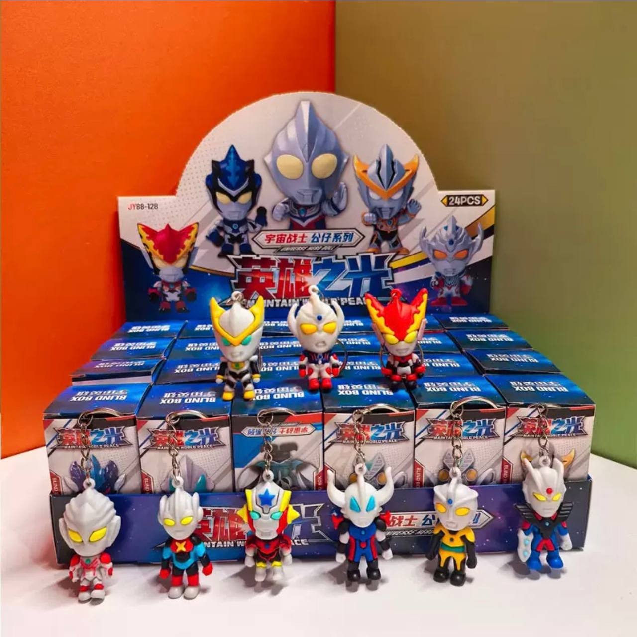 آویز عروسکی شانسی اولترامن پک 24 عددی