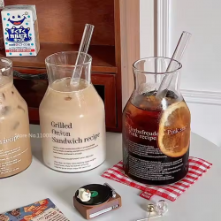 لیوان شیشه‌ای نی دار ظرفیت 450 میلی‌لیتر