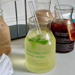 لیوان شیشه‌ای نی دار ظرفیت 450 میلی‌لیتر